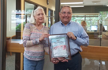 Richard Pifer accepts an award from the Gig Harbor Art League